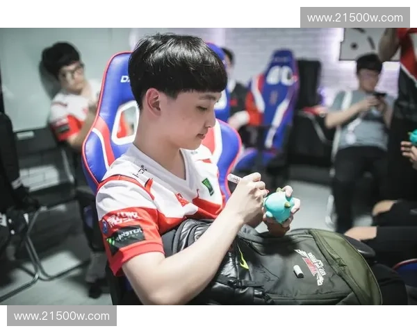 许昊在英雄联盟中的英俊外貌引发玩家热议他是电竞圈的新男神